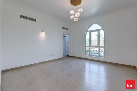 Villa in Jumeirah Islands, Dubai 4 bedrooms, 988.7 sq.m. № 55092 - photo 5