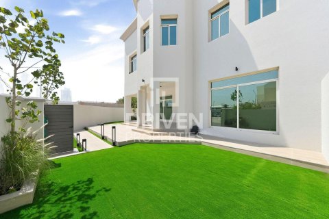 Villa in Jumeirah 3, Jumeirah, Dubai 4 bedrooms, 1862.24 sq.m. № 129603