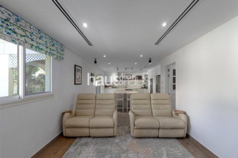 Villa en Meadows, Dubai, 4 dormitorios, 373 m², № 44468 - foto 16