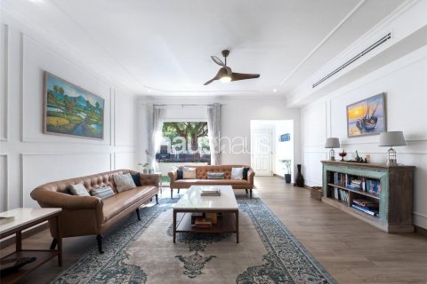 Villa en Meadows, Dubai, 4 dormitorios, 373 m², № 44468 - foto 24
