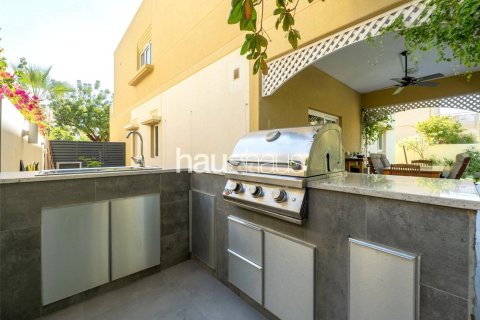 Villa en Meadows, Dubai, 4 dormitorios, 373 m², № 44468 - foto 11