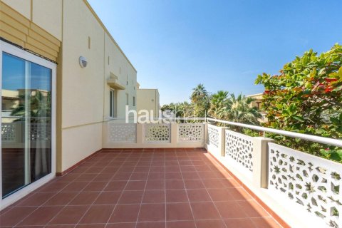 Villa en Meadows, Dubai, 4 dormitorios, 373 m², № 44468 - foto 10