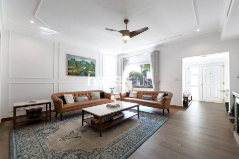 Villa en Meadows, Dubai, 4 dormitorios, 373 m², № 44468 - foto 18