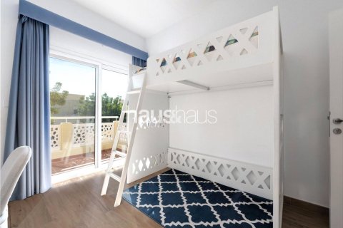 Villa en Meadows, Dubai, 4 dormitorios, 373 m², № 44468 - foto 3