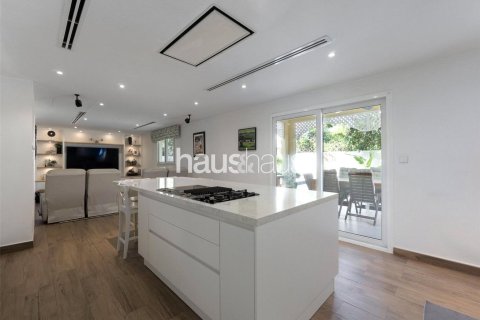Villa en Meadows, Dubai, 4 dormitorios, 373 m², № 44468 - foto 26