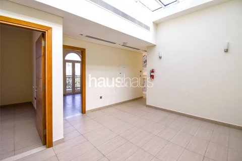 Villa in Jumeirah Park, Dubai 4 bedrooms, 386 sq.m. № 44478 - photo 6