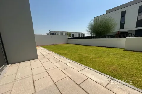 Adosado en Al Furjan, Dubai, 4 dormitorios, 269 m², № 62031 - foto 1