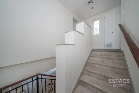 Снять в аренду виллу в Арабиан Ранчес, Дубай: 2 спальни, 175м², № 62036 - фото 8