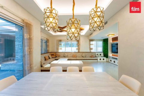 Villa in Dubai 5 bedrooms, 632.5 sq.m. № 72347 - photo 2