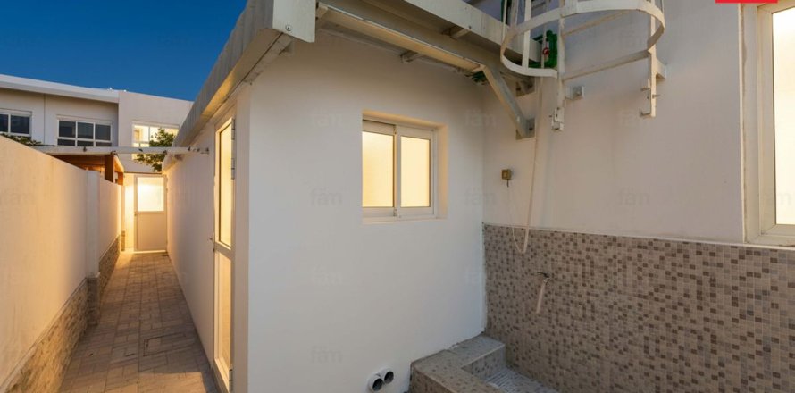 Villa en Dubai, 5 dormitorios, 632.5 m², № 72347