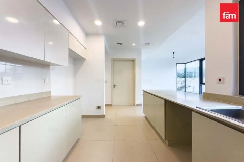 Villa in Dubai Hills Estate, Dubai 4 bedrooms, 292.9 sq.m. № 72333 - photo 2