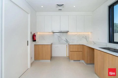 Снять в аренду таунхаус в Джабаль-Али, Дубай: 4 спальни, 351.1м², № 111281 - фото 10
