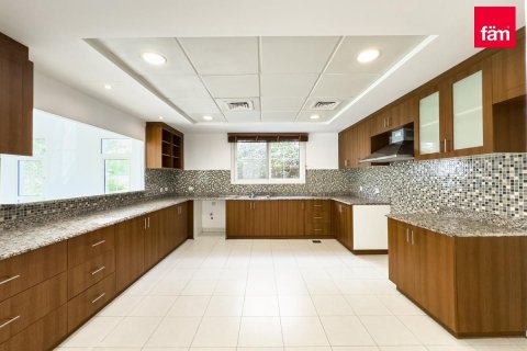 Villa in Dubai 5 bedrooms, 817.3 sq.m. № 111293 - photo 6