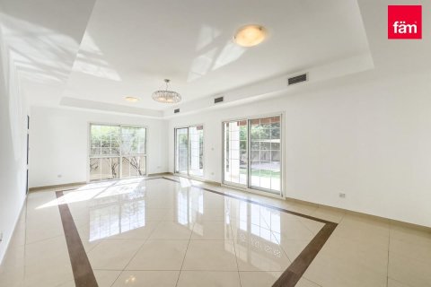 Villa à Dubai, 5 chambres, 817.3 m², № 111293