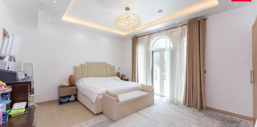Villa in Jumeirah Park, Dubai 4 bedrooms, 515.8 sq.m. № 111292
