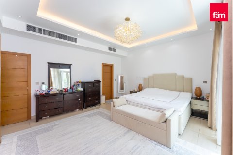 Villa in Jumeirah Park, Dubai 4 bedrooms, 515.8 sq.m. № 111292 - photo 13