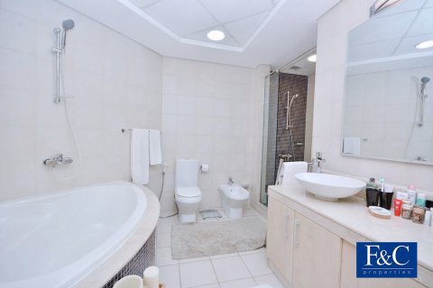 Apartment in Shoreline Apartments, Palm Jumeirah, Dubai 3 bedrooms, 200 sq.m. № 103343 - photo 9