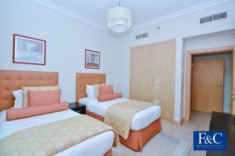 Apartment in Shoreline Apartments, Palm Jumeirah, Dubai 3 bedrooms, 200 sq.m. № 103343 - photo 20