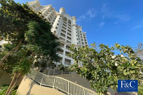 Apartment in Shoreline Apartments, Palm Jumeirah, Dubai 3 bedrooms, 200 sq.m. № 103343 - photo 2