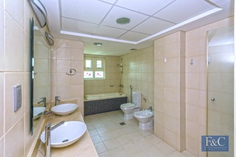 Apartment in Shoreline Apartments, Palm Jumeirah, Dubai 3 bedrooms, 203 sq.m. № 103342 - photo 9