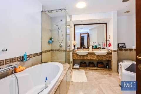 Apartment in The Fairmont Palm Residences, Palm Jumeirah, Dubai 3 bedrooms, 215 sq.m. № 103341 - photo 21