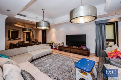 Apartment in The Fairmont Palm Residences, Palm Jumeirah, Dubai 3 bedrooms, 215 sq.m. № 103341 - photo 5