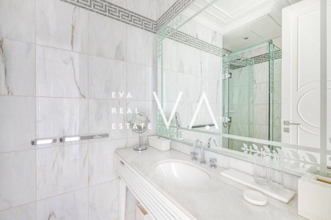 Apartment in Bur Dubai, Dubai 4 bedrooms, 466 sq.m. № 52769 - photo 14