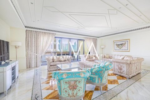 Apartment in Bur Dubai, Dubai 4 bedrooms, 466 sq.m. № 52769 - photo 7