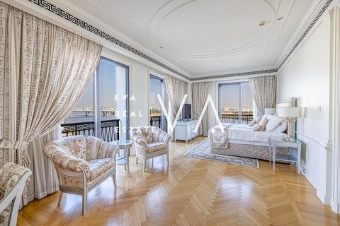 Apartment in Bur Dubai, Dubai 4 bedrooms, 466 sq.m. № 52769 - photo 1