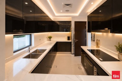 Villa in Dubai 6 bedrooms, 292.7 sq.m. № 114272 - photo 2
