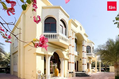Villa in Dubai 7 bedrooms, 1723.6 sq.m. № 114233