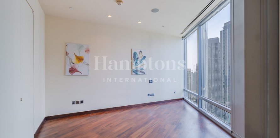 Квартира в Бурдж-Халифе, Дубай, 2 спальни, 154.498м², № 63898
