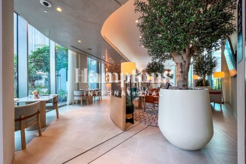 Снять в аренду квартиру в Даунтаун Дубай (Даунтаун Бурдж Дубай), Дубай: 1 спальня, 72.65014600м², № 63899 - фото 1