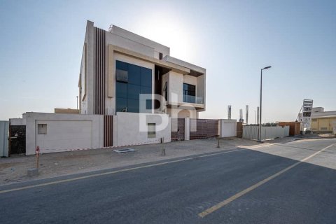 Villa en Nadd Al Sheba, Dubai, 6 dormitorios, 502 m², № 21303 - foto 1