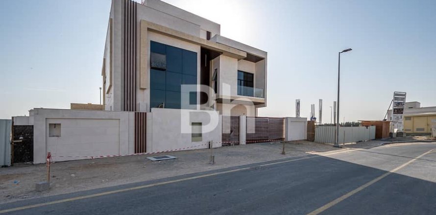 Villa en Nadd Al Sheba, Dubai, 6 dormitorios, 502 m², № 21303