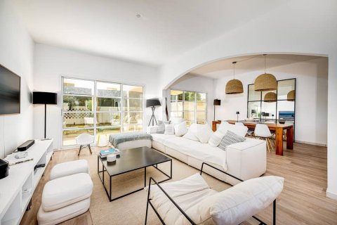 Villa in Umm Suqeim, Dubai 11 bedrooms, 5375 sq.m. № 21284 - photo 1