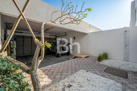 Villa in Umm Suqeim, Dubai 11 bedrooms, 5375 sq.m. № 21284 - photo 18