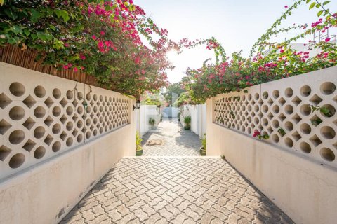 Villa in Umm Suqeim, Dubai 11 bedrooms, 5375 sq.m. № 21284 - photo 3