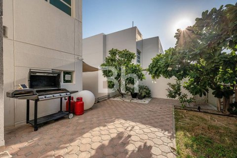 Villa in Umm Suqeim, Dubai 11 bedrooms, 5375 sq.m. № 21284 - photo 17