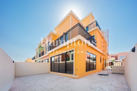 Townhouse in Damac Lagoons, Dubai 5 bedrooms, 219.52978900 sq.m. № 108613 - photo 3