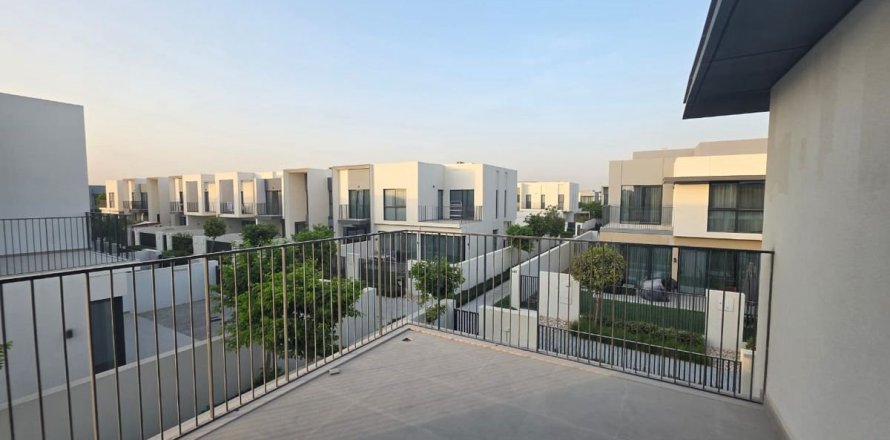 Adosado en Dubai, 4 dormitorios, 257.5 m², № 55922