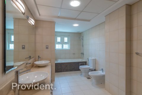 Apartment in Palm Jumeirah, Dubai 3 bedrooms, 209.8 sq.m. № 1379 - photo 28