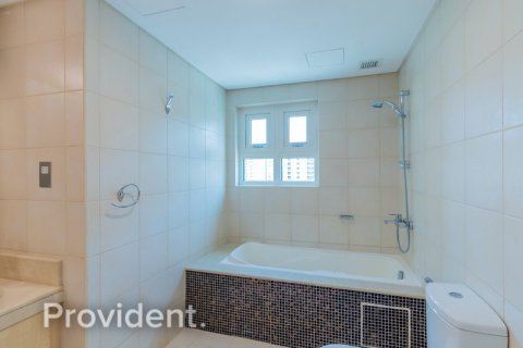 Apartment in Palm Jumeirah, Dubai 3 bedrooms, 209.8 sq.m. № 1379 - photo 30