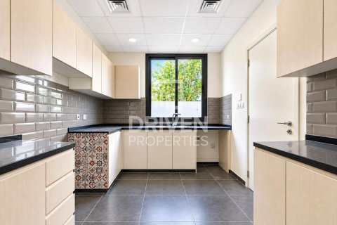 Villa in Dubai 6 bedrooms, 426.7 sq.m. № 143100 - photo 6