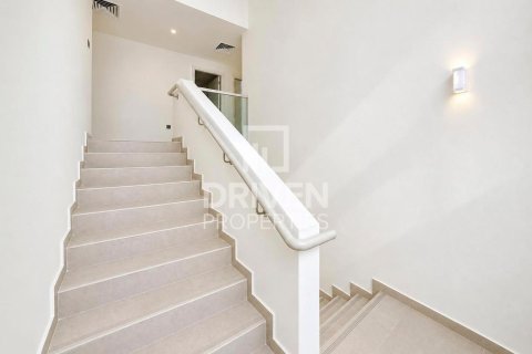 Villa in Dubai 6 bedrooms, 426.7 sq.m. № 143100 - photo 4