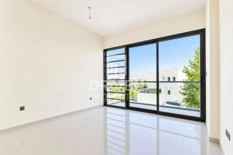 Villa in Dubai 6 bedrooms, 426.7 sq.m. № 143100 - photo 12