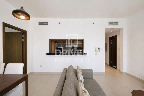 Снять в аренду квартиру в The Lofts, Даунтаун Дубай (Даунтаун Бурдж Дубай), Дубай: 1 спальня, 69.21м², № 143112 - фото 2