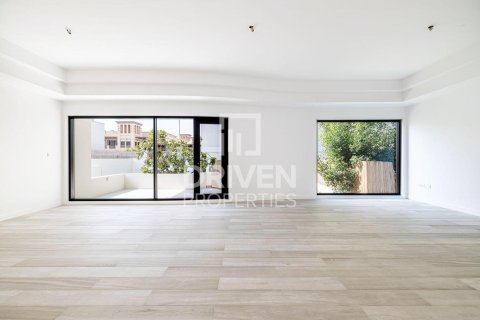 Villa in Jumeirah, Dubai 5 bedrooms, 357.12 sq.m. № 128992 - photo 2