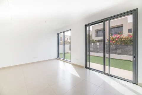 Villa in Dubai Hills Estate, Dubai 4 bedrooms, 229 sq.m. № 71283 - photo 2