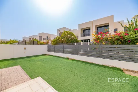 Villa in Dubai Hills Estate, Dubai 4 bedrooms, 229 sq.m. № 71283 - photo 19